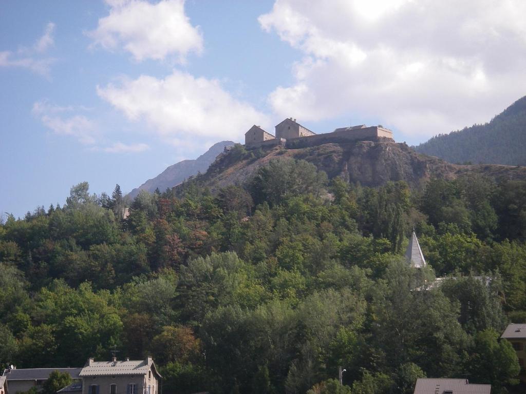 Hotel De Paris Briançon Szoba fotó